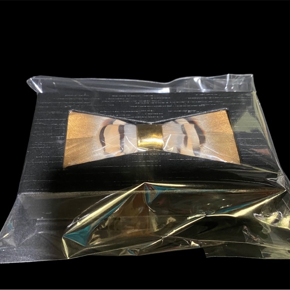 Tan Feather Bow Tie. Box included as in photos - Picture 3 of 3